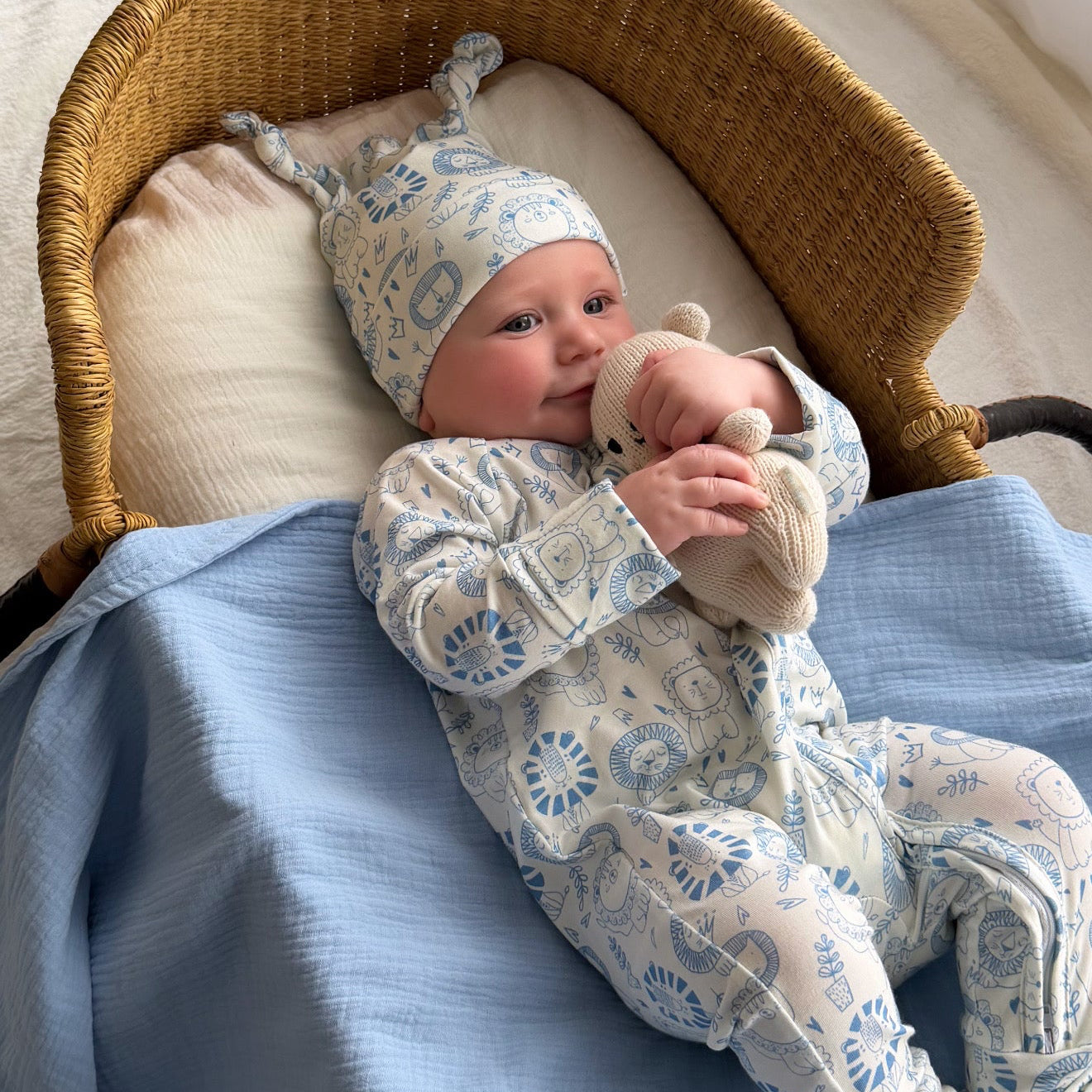 DOUBLE KNOT BEANIE LITTLE LION