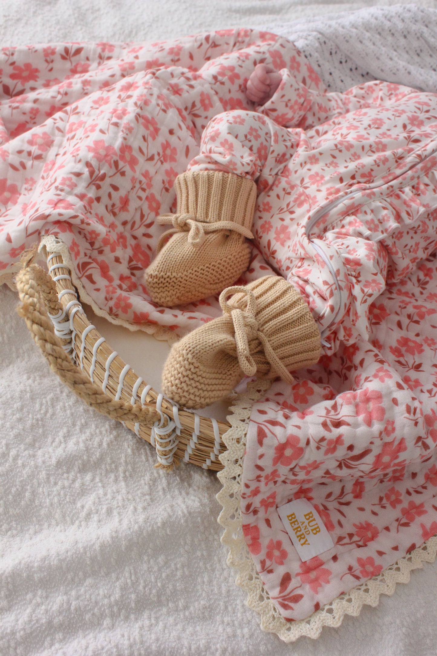 KNITTED BOOTIES BEIGE