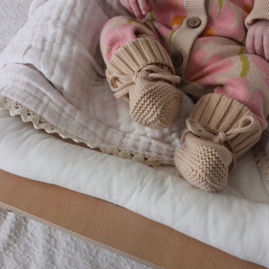 KNITTED BOOTIES BEIGE