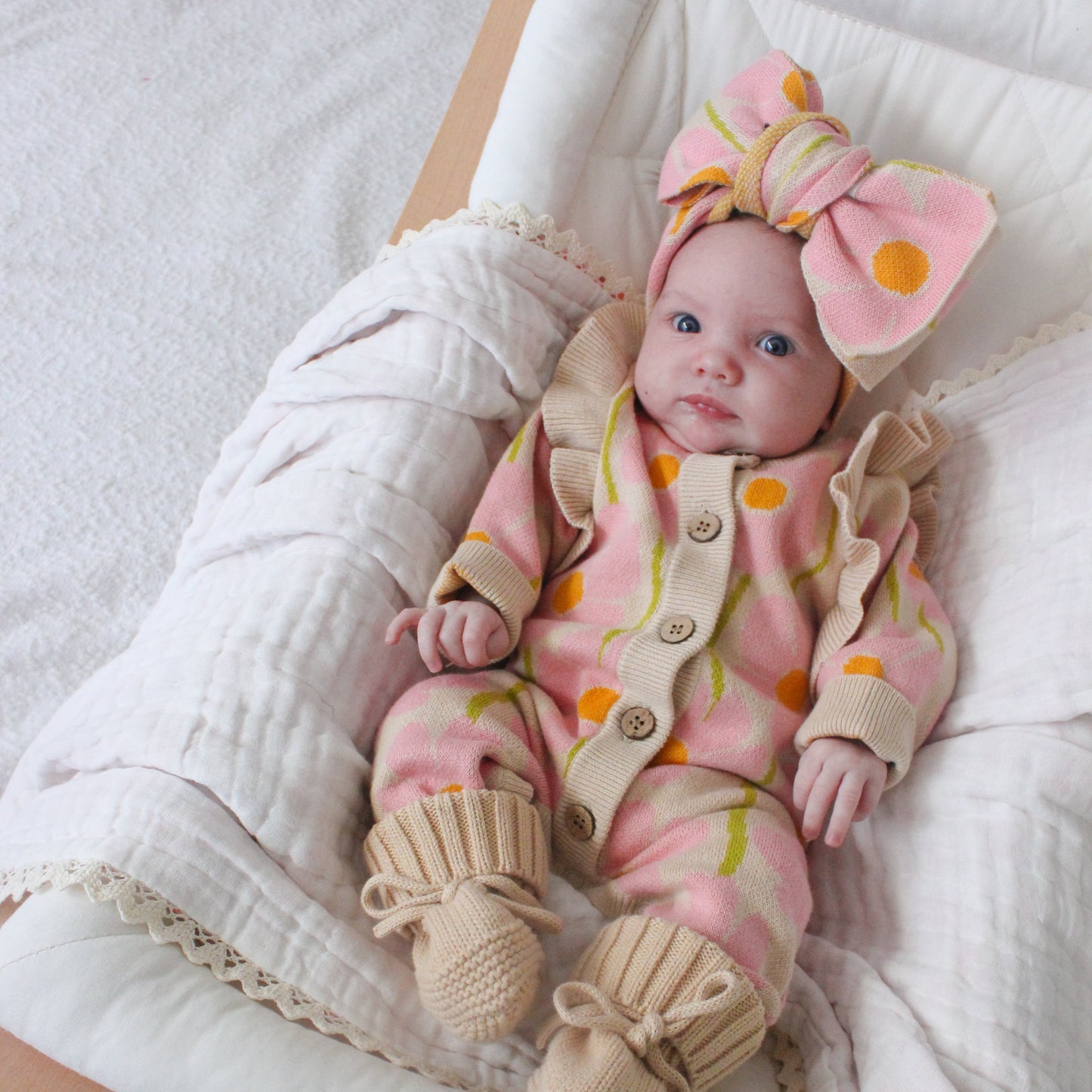 KNITTED TOPKNOT DAISY DREAM